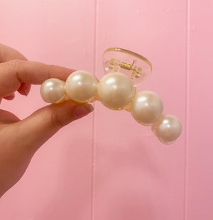 Pearl Girl Hair Claw Clip