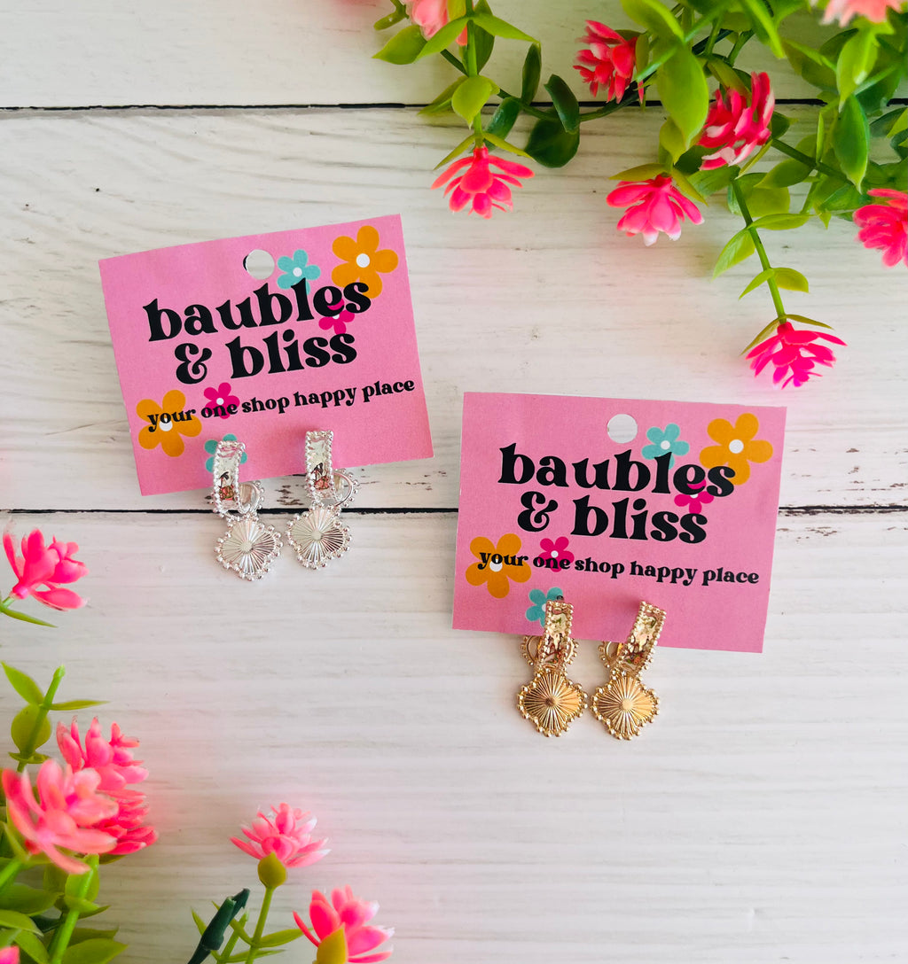 Couture Look Clover Huggie Earrings